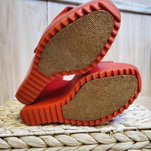 BCBGeneration Suki EUC Bright Red Slingback Wedge Peep Toe Sandals size 5.5 - Picture 5 of 6